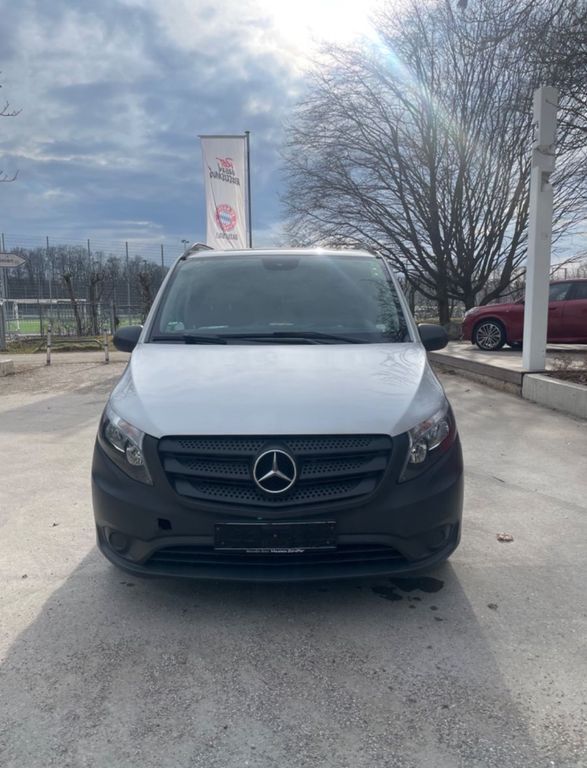 Silber Gebraucht 2017 Mercedes Vito Van / Kleinbus | 21.000 € - Bild 1/4