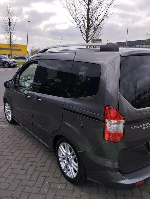 Gebraucht Ford Transit Titanium 95 PS (69 kW) 2015 Grau Kombi