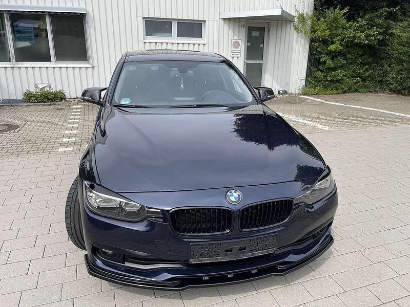 Blau Gebraucht 2016 BMW 316 M Sport Limousine | 21.000 € - Bild 1/4