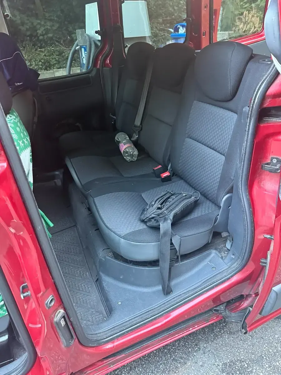 Gebraucht Citroën Berlingo 55 PS (40 kW) 2009 Rot Van / Kleinbus