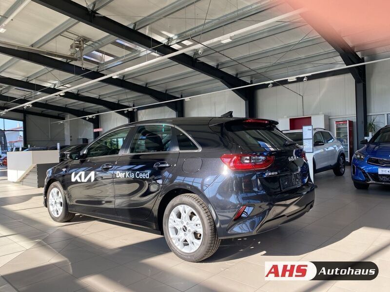 Gebraucht Kia Ceed Vision 101 PS (74 kW) 2024 Zilianschwarz Kleinwagen