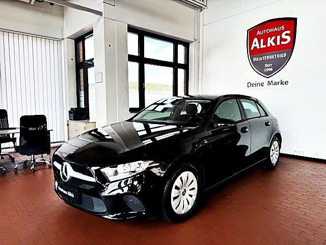 Nachtschwarz unilack Gebraucht 2022 Mercedes A180 Business Limousine | 21.700 € (Fairer Preis) - Bild 1/2