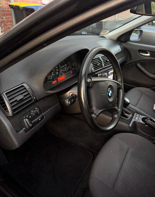 Gebraucht BMW 316 116 PS (85 kW) 2002 Schwarz Limousine