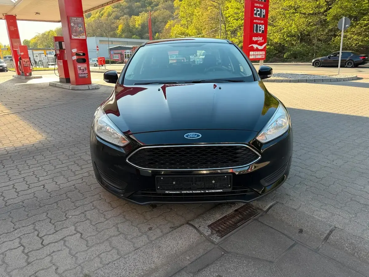 Second-hand Ford Focus 101 CP (74 kW) 2015 Negru Break