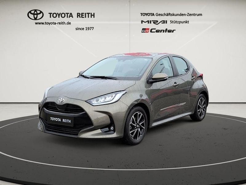 Manganbronze metallic Gebraucht 2020 Toyota Yaris Club Limousine | 16.450 € (Fairer Preis) - Bild 1/4