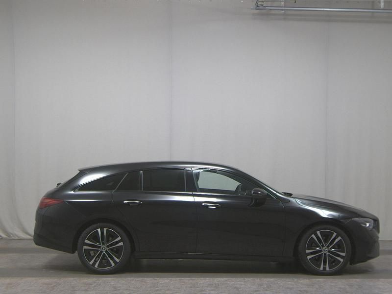 Kosmosschwarz metallic Gebraucht 2023 Mercedes CLA200 Shooting Brake Progressive Kombi | 27.780 € (Guter Preis) - Bild 1/4