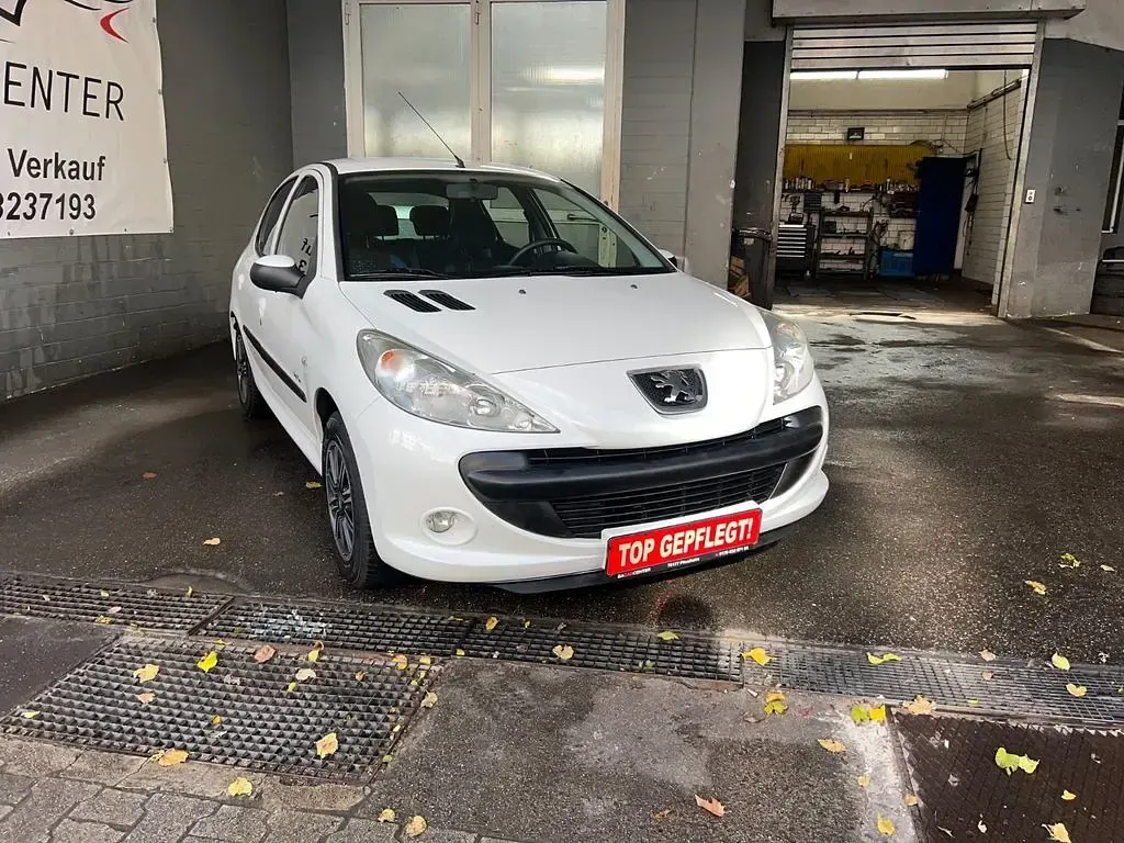 Gebraucht Peugeot 206 Urban Move 73 PS (53 kW) 2011 Weiß Limousine