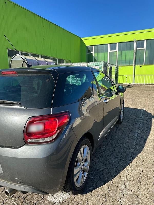 Gebraucht Citroën DS3 68 PS (50 kW) 2012 Grau Kleinwagen