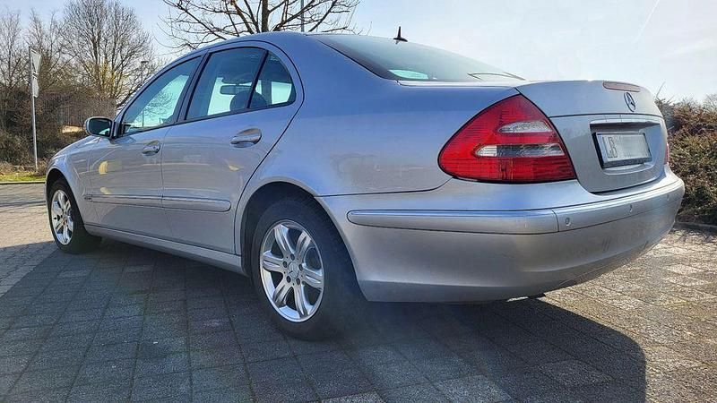 Gebraucht Mercedes E240 Elegance 177 PS (130 kW) 2002 Silber Limousine