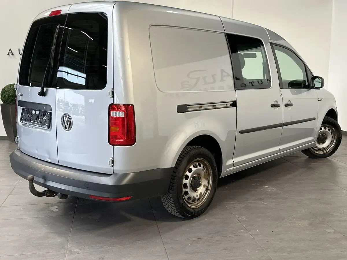 Second-hand VW Caddy Maxi 150 CP (110 kW) 2020 Argintiu Monovolum