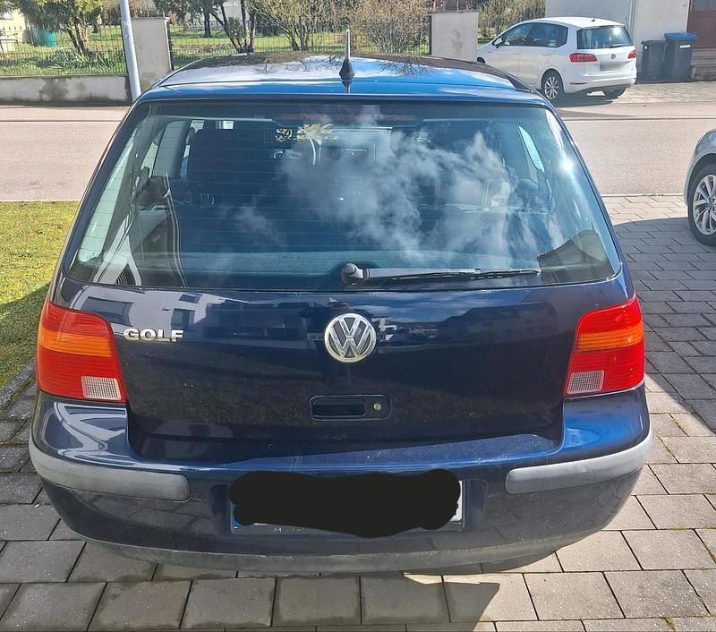 Gebraucht VW Golf IV 75 PS (55 kW) 2001 Blau Kleinwagen