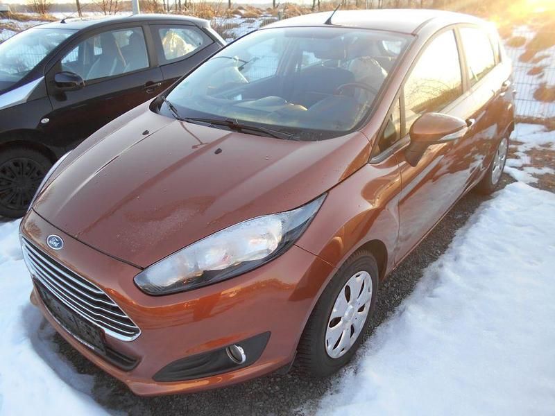 Gebraucht Ford Fiesta 101 PS (74 kW) 2013 Torinobraun Kleinwagen