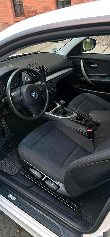 Używany BMW 116 122 KM (89 kW) 2010 Biały Hatchback