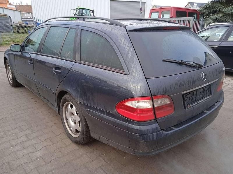 Gebraucht Mercedes E270 Classic 177 PS (130 kW) 2004 Schwarz Kombi
