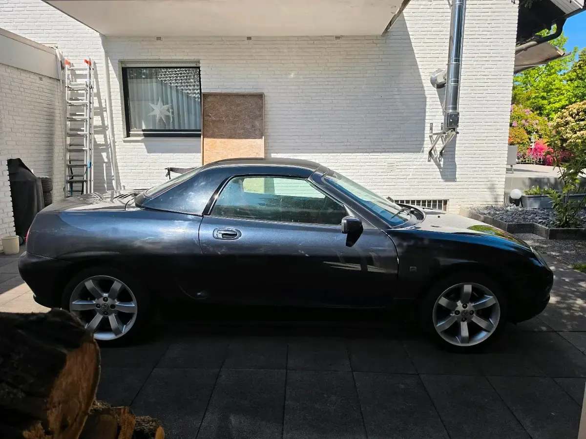 Używany MG F 120 KM (88 kW) 2001 Czarny Kabriolet