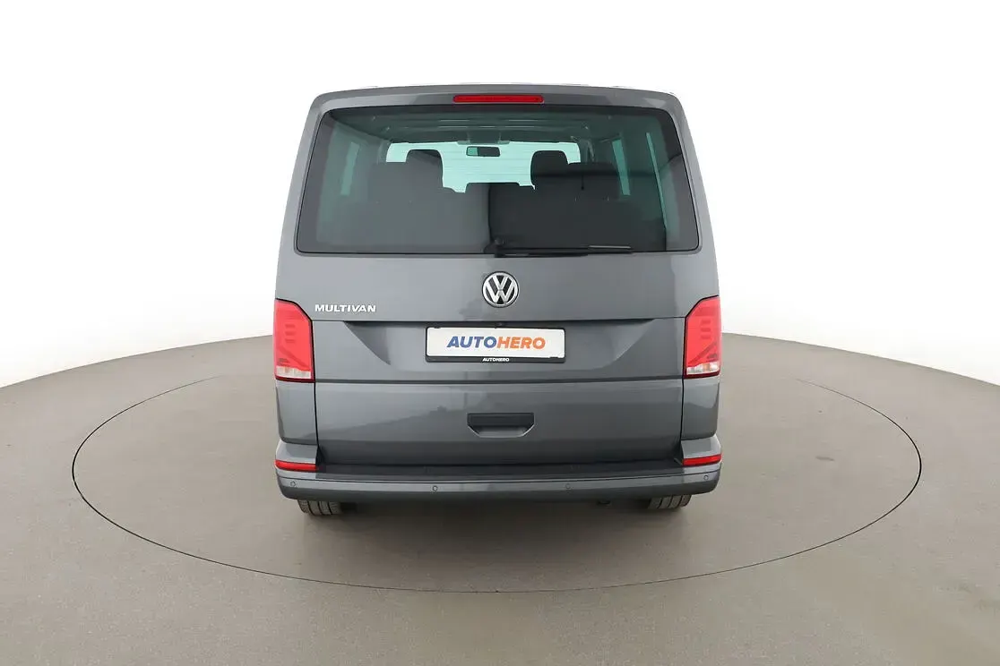 Gebraucht VW Multivan Trendline 150 PS (110 kW) 2022 Grau Van / Kleinbus