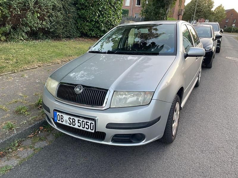 Silber Gebraucht 2005 Skoda Fabia Sport Limousine | 650 € (Superpreis) - Bild 1/4