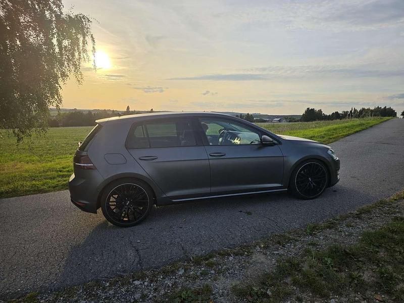 Schwarz Gebraucht 2013 VW Golf VII Highline Limousine | 8.999 € (Fairer Preis) - Bild 1/4