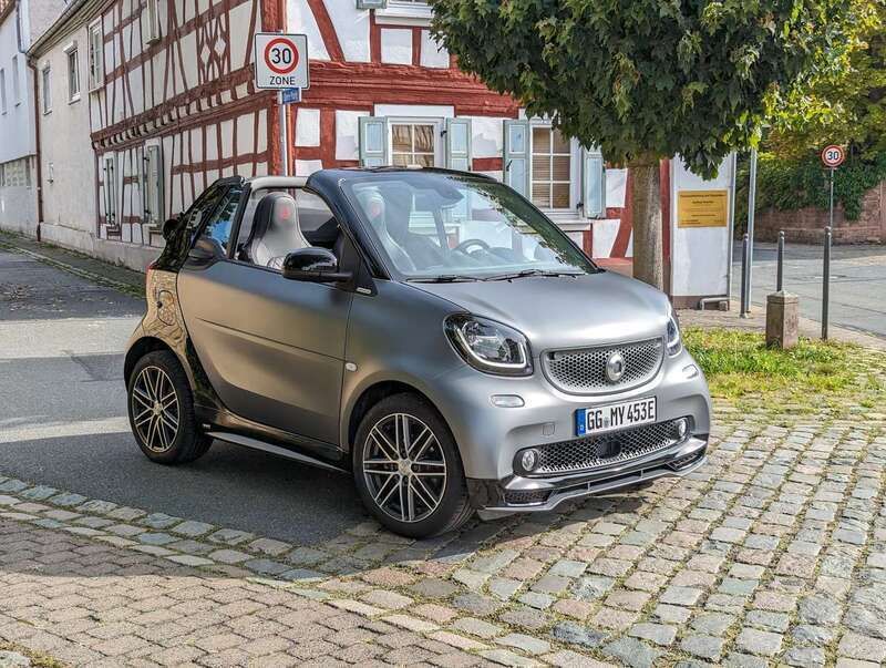 Grau Gebraucht 2018 Smart ForTwo Electric Drive Brabus Cabrio | 13.500 € (Teuer) - Bild 1/4