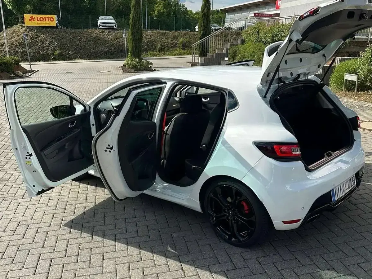Gebraucht Renault Clio IV Trophy 220 PS (161 kW) 2017 Weiß Limousine