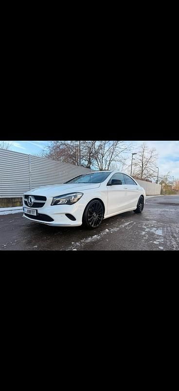 Weiß Gebraucht 2018 Mercedes CLA180 Limousine | 16.500 € (Guter Preis) - Bild 1/4