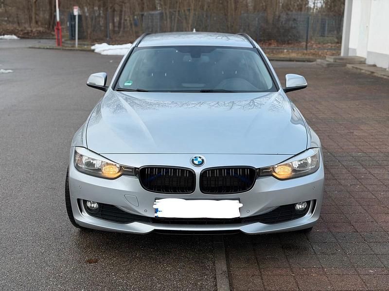 Gebraucht BMW 318 143 PS (105 kW) 2015 Silber Limousine
