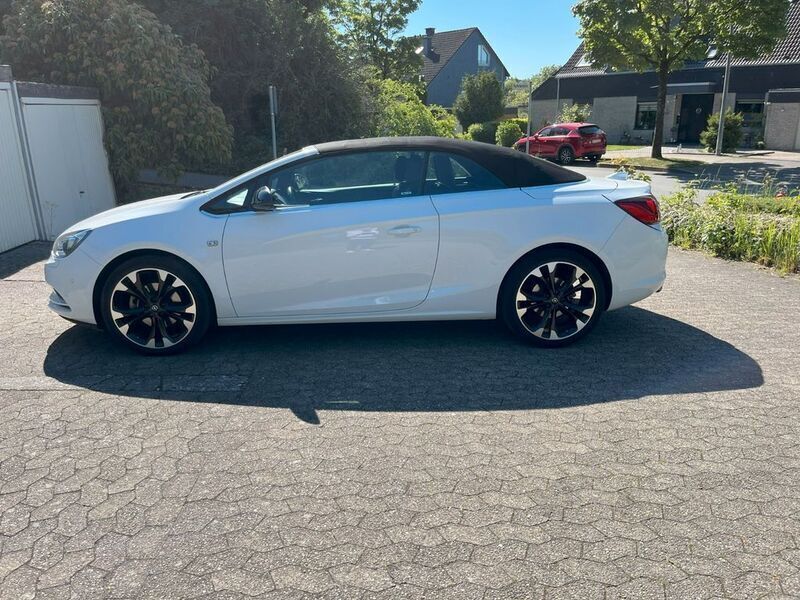 Weiß Gebraucht 2018 Opel Cascada Ultimate Cabrio | 24.000 € (Teuer) - Bild 1/4