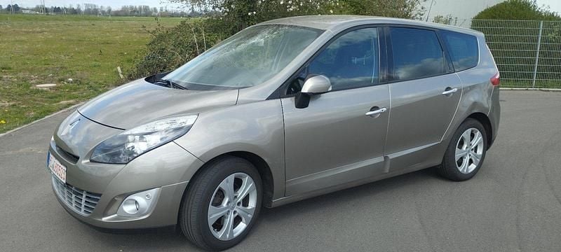 Beige Gebraucht 2010 Renault Grand Scénic III Van / Kleinbus | 4.250 € (Superpreis) - Bild 1/4