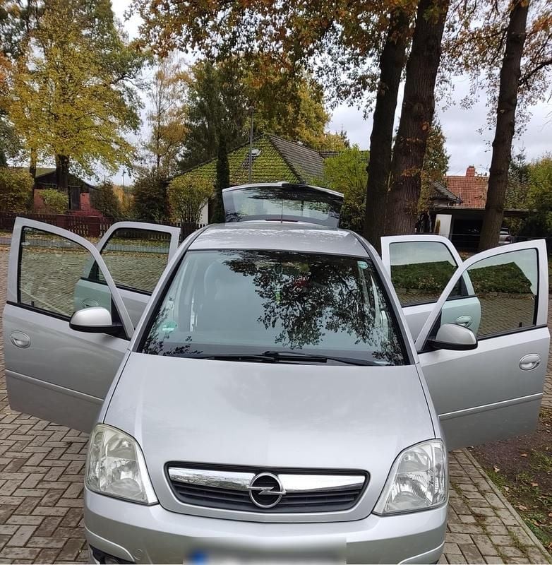 Silber Gebraucht 2006 Opel Meriva Van / Kleinbus | 1.599 € (Fairer Preis) - Bild 1/4