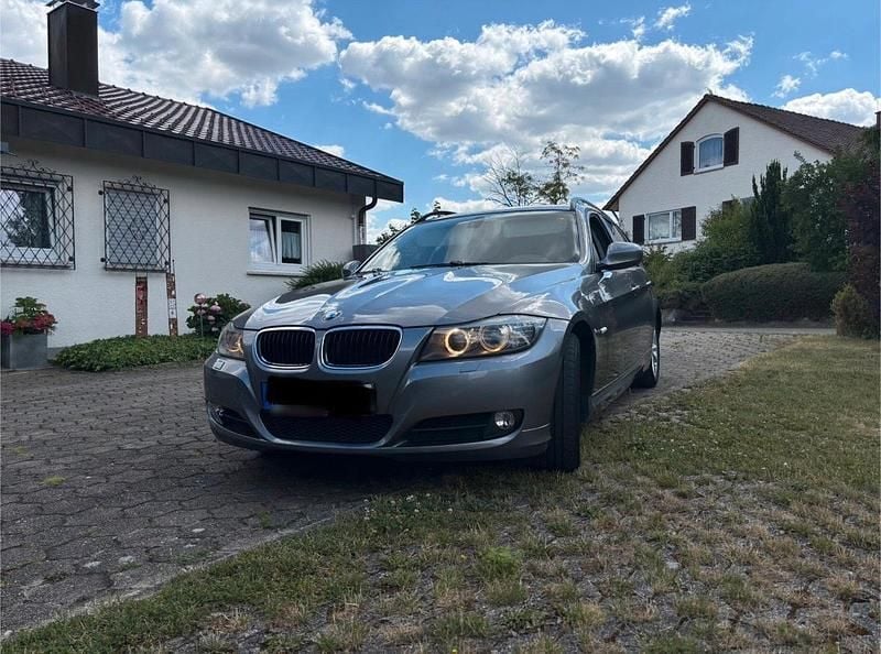 Gebraucht BMW 320 170 PS (125 kW) 2009 Grau Kombi