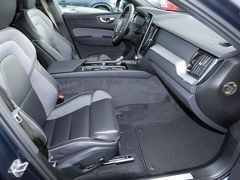 Neu Volvo XC60 Plus 455 PS (334 kW) 2025 Denim blue SUV