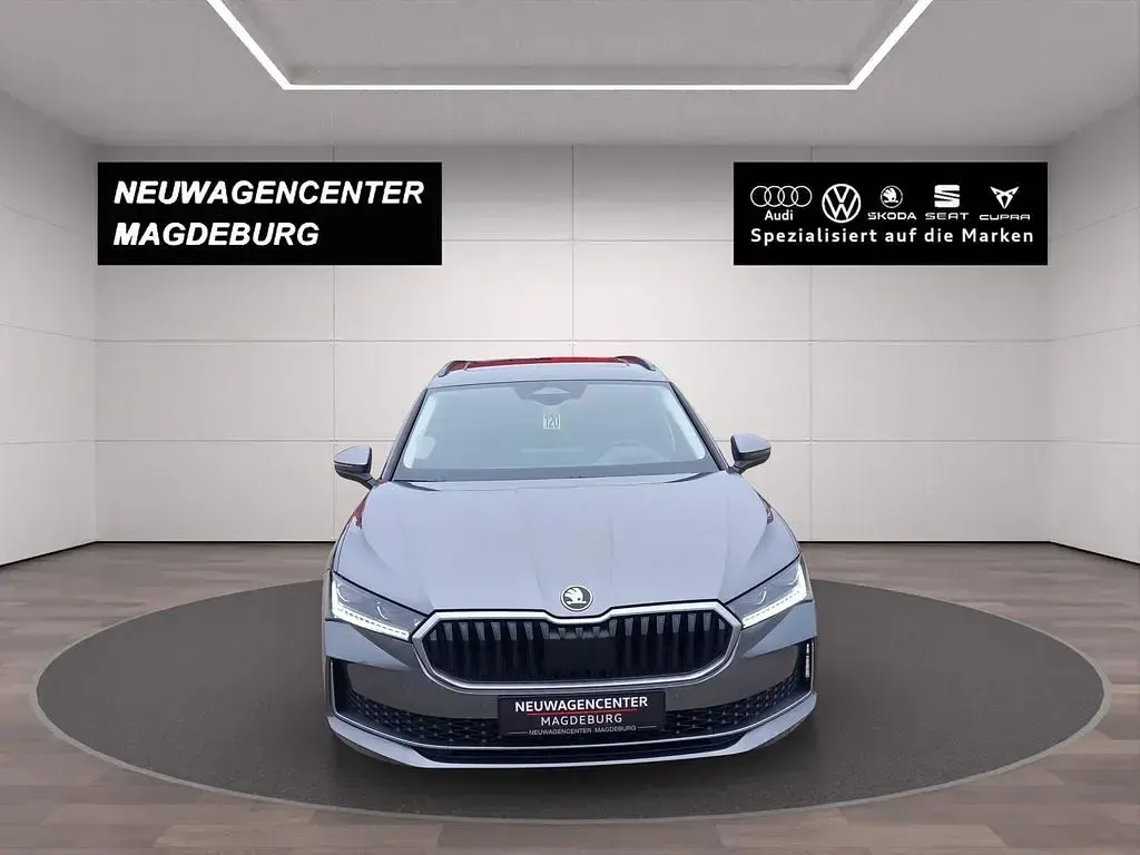 Gebraucht Skoda Superb Selection 193 PS (141 kW) 2025 Graphitegrau metallic Kombi