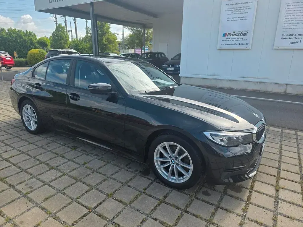Używany BMW 320 Advantage 184 KM (135 kW) 2020 Czarny Sedan/Limuzyna