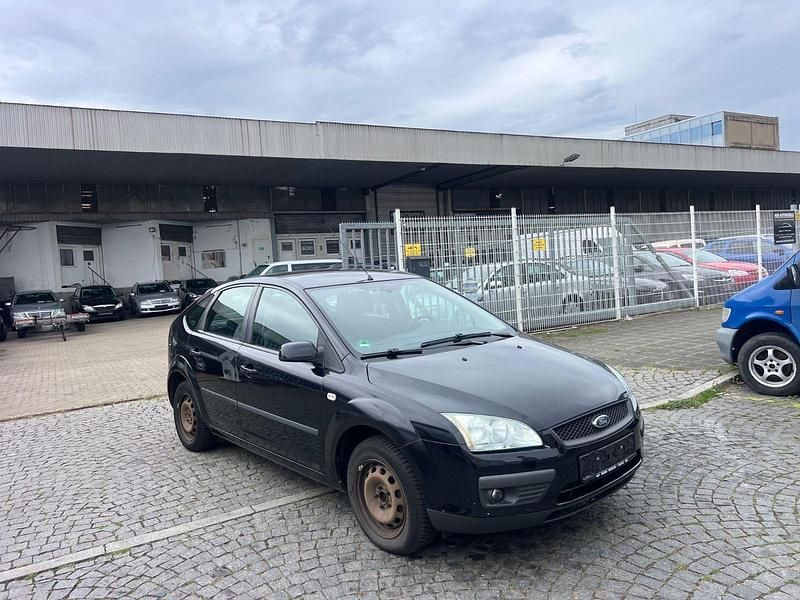 Grau Gebraucht 2006 Ford Focus Limousine | 399 € (Superpreis) - Bild 1/4