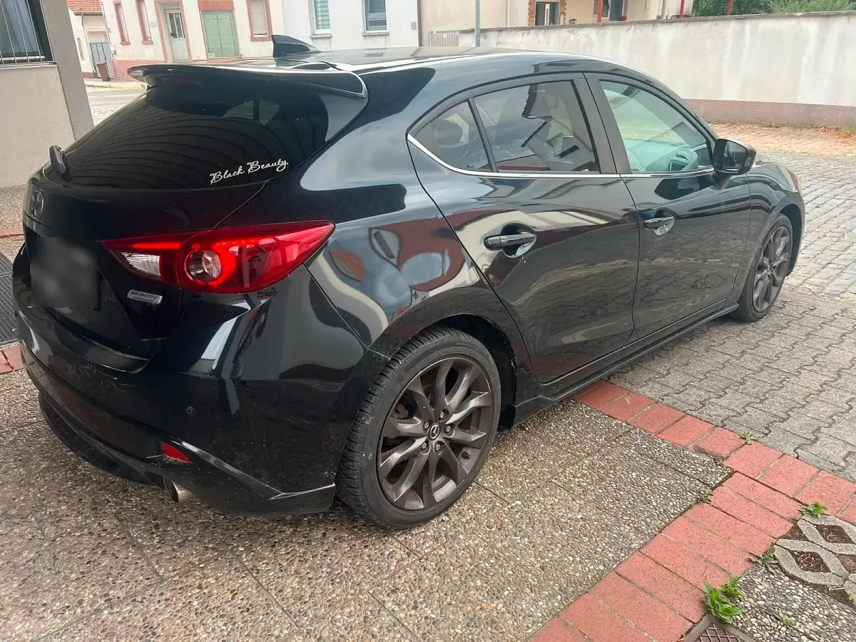 Gebraucht Mazda 3 Edition 149 PS (109 kW) 2015 Schwarz Limousine
