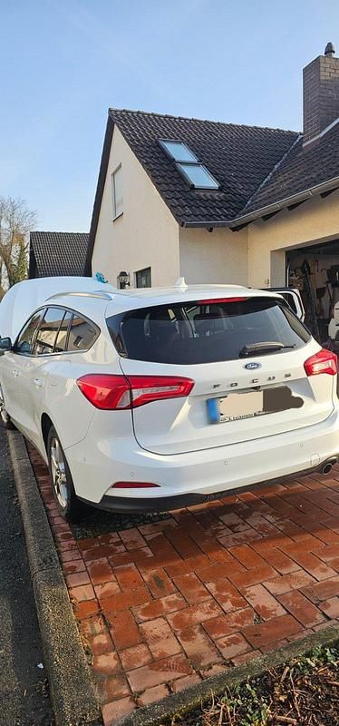 Gebraucht Ford Focus Cool & Connect 125 PS (91 kW) 2019 Weiß Limousine