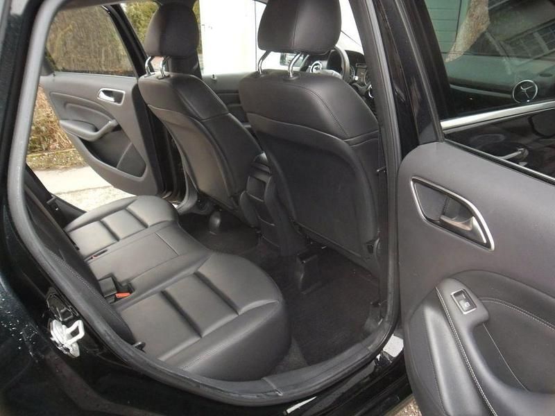 Gebraucht Mercedes B180 109 PS (80 kW) 2016 Schwarz Van / Kleinbus