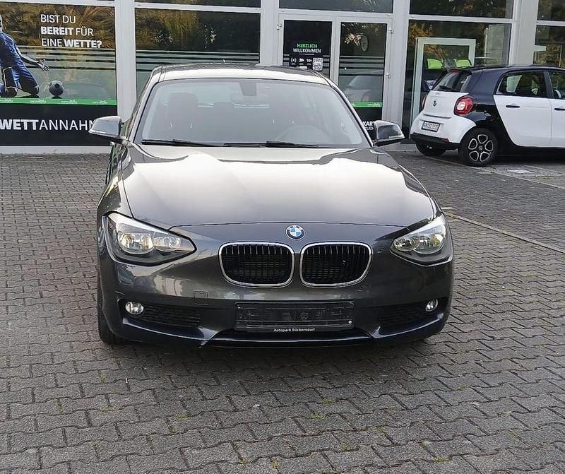 Grau Gebraucht 2013 BMW 116 Comfort Edition Kleinwagen | 3.700 € (Superpreis) - Bild 1/4