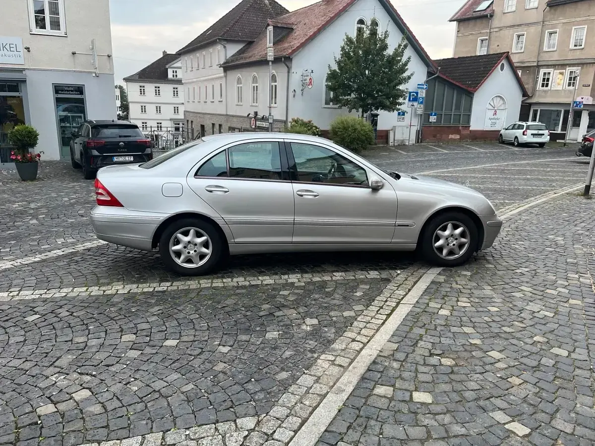 Gebraucht Mercedes C200 163 PS (119 kW) 2002 Silber Limousine