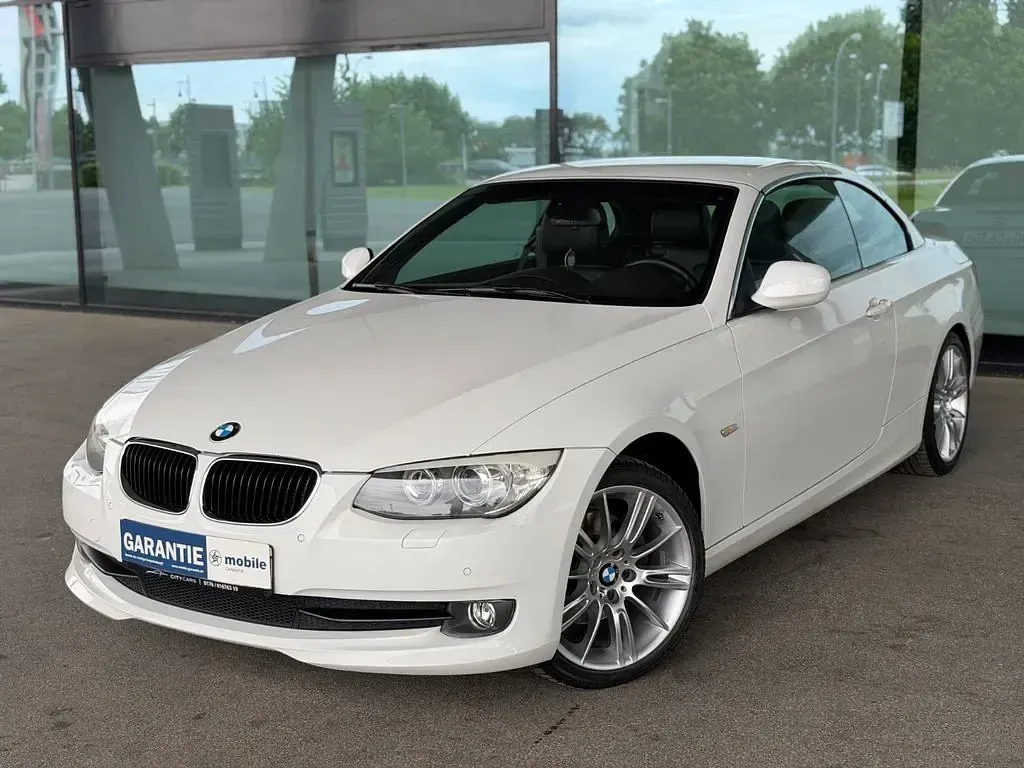 Gebraucht BMW 320 Cabriolet Comfort Edition 184 PS (135 kW) 2011 Weiß Cabrio