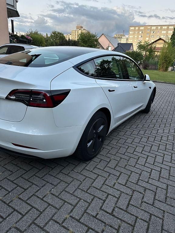 Gebraucht Tesla Model 3 Standard Range Plus 239 kW (325 PS) 2021 Weiß Limousine
