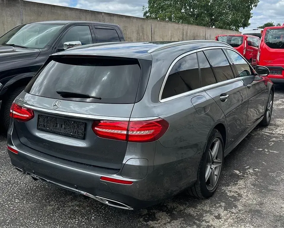 Gebraucht Mercedes E300 AMG 194 PS (142 kW) 2019 Grau Limousine