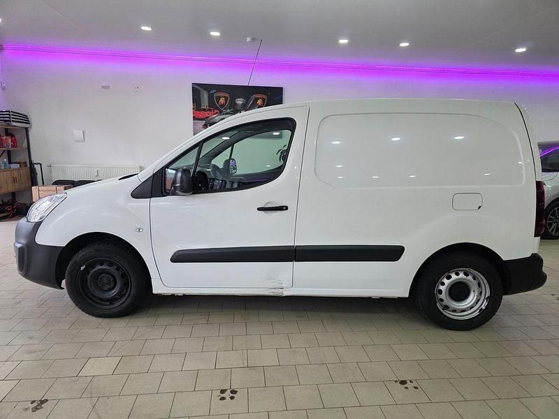 Gebraucht Peugeot Partner Premium 99 PS (72 kW) 2017 Weiß Van / Kleinbus