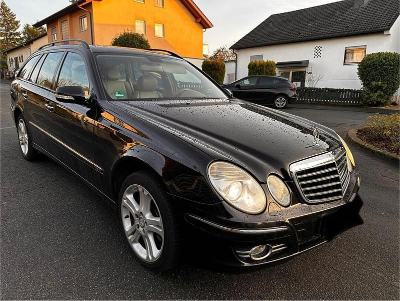 Schwarz Gebraucht 2008 Mercedes E220 Avantgarde Kombi | 3.800 € (Guter Preis) - Bild 1/4