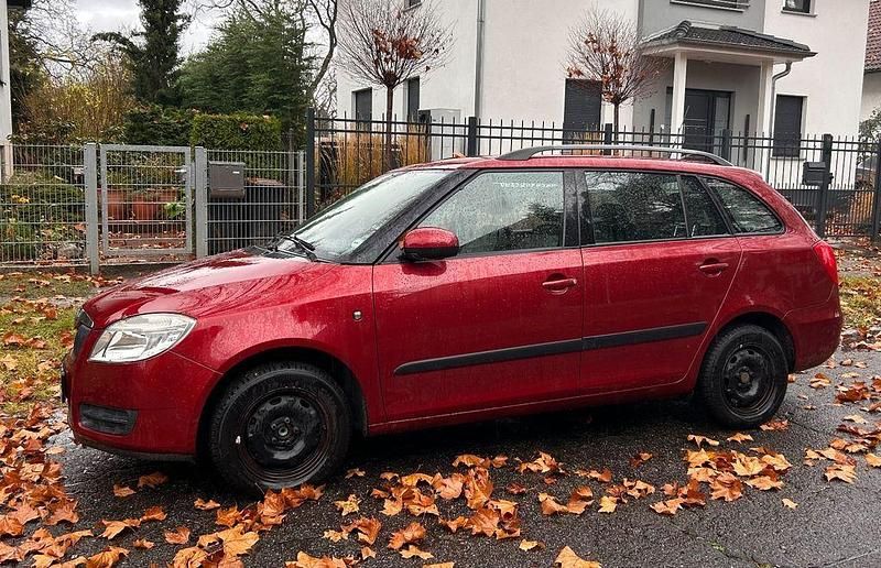 Rot Gebraucht 2009 Skoda Fabia Ambiente Kombi | 2.495 € (Fairer Preis) - Bild 1/4