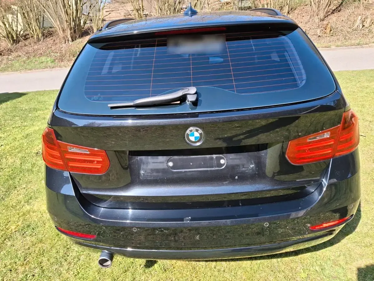 Gebraucht BMW 320 180 PS (132 kW) 2013 Schwarz Kombi