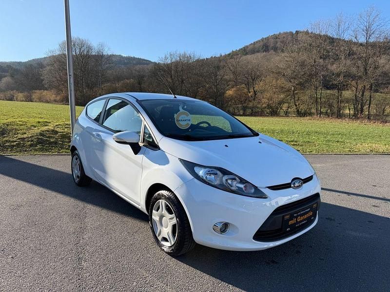 Gebraucht Ford Fiesta Trend 60 PS (44 kW) 2011 Weiß Kleinwagen