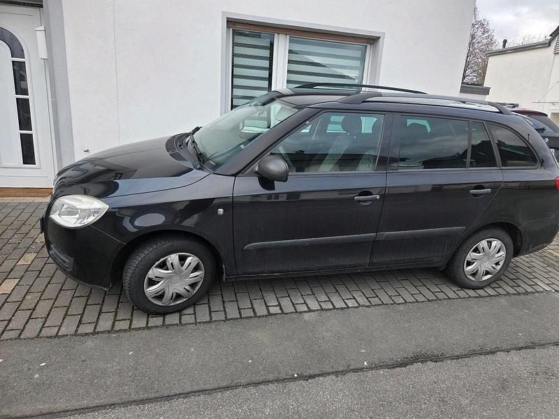 Schwarz Gebraucht 2009 Skoda Fabia Kombi | 2.200 € (Guter Preis) - Bild 1/4