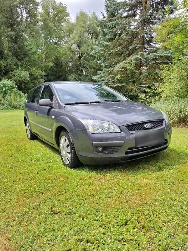 Grau Gebraucht 2005 Ford Focus Kombi | 1.600 € (Teuer) - Bild 1/4