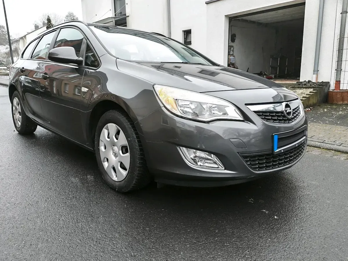 Gebraucht Opel Astra 125 PS (91 kW) 2012 Grau Kombi